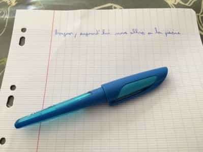 Stylo plume BIC EASY CLIC. Coloris bleu, violet, vert. Grip